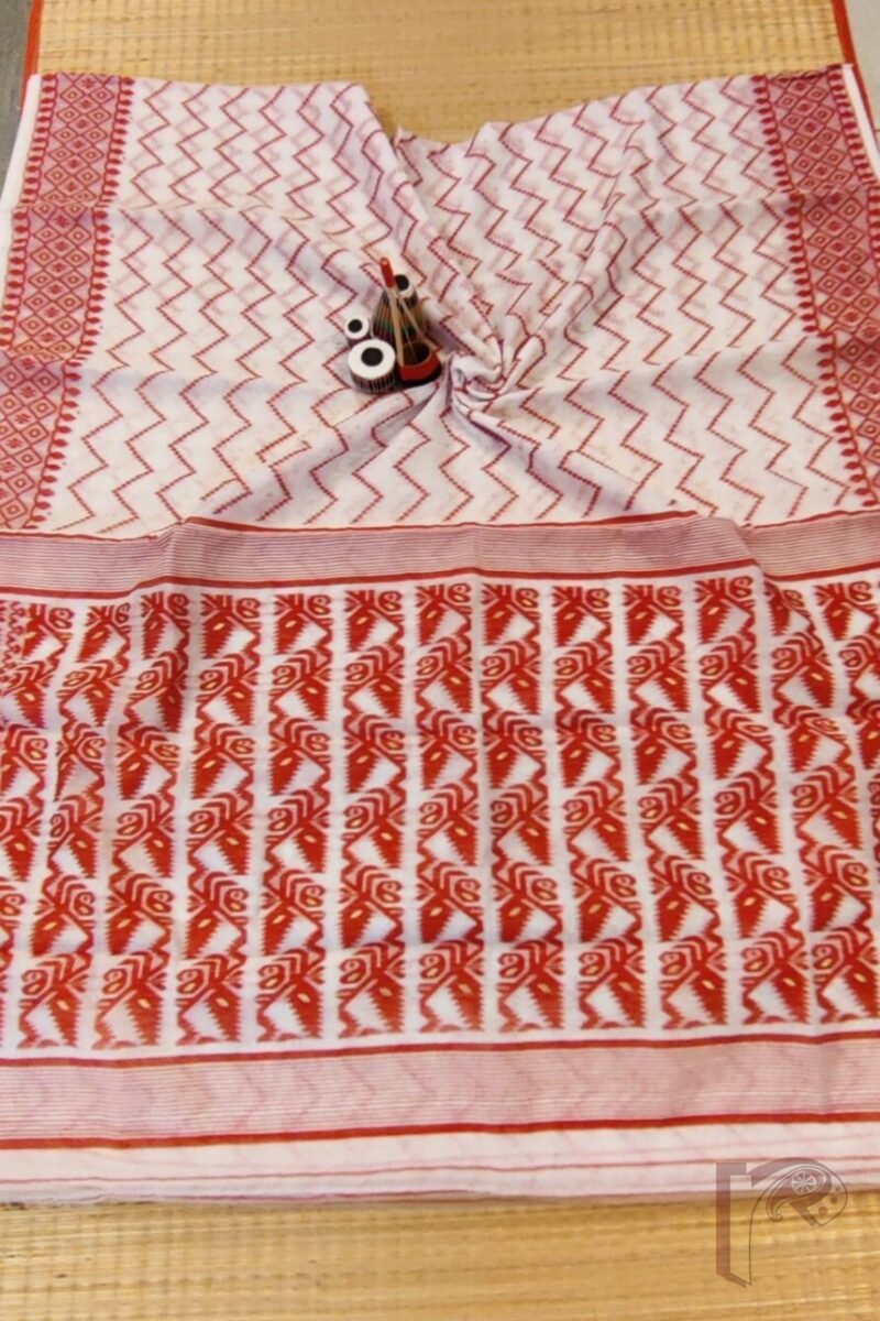Jamdani Joy – White Cotton Silk Jamdani Saree with Red Zigzag Weave, Gold Motifs, and Diamond Border - Image 6