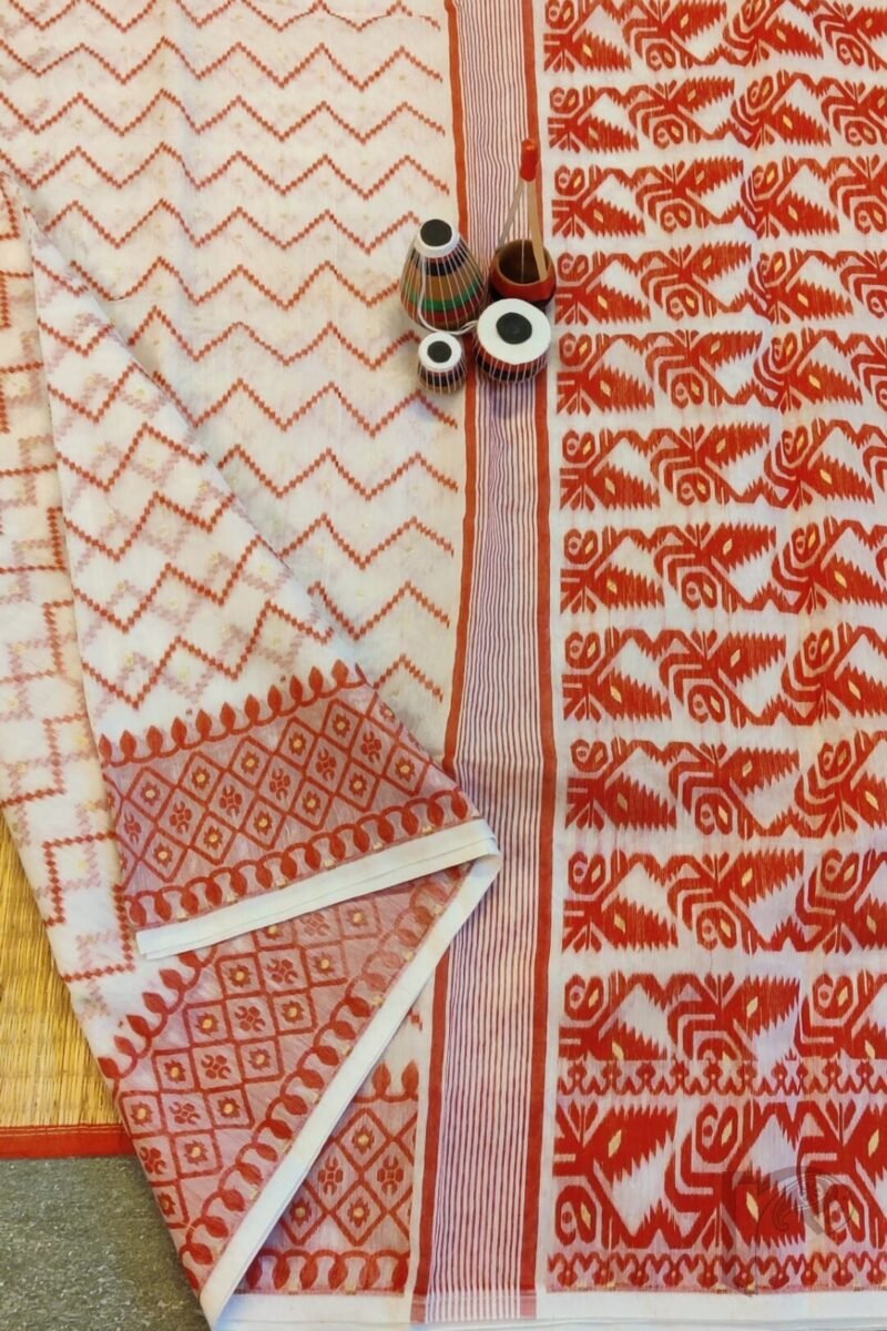 Jamdani Joy – White Cotton Silk Jamdani Saree with Red Zigzag Weave, Gold Motifs, and Diamond Border - Image 8