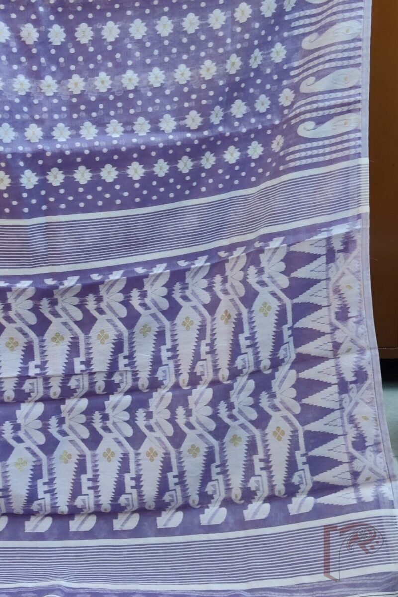 Jamdani Joy – Light Purple Lightweight Jamdani Saree with White Polki Dots, Floral Body, and Gold Leaf Pallu - Image 3