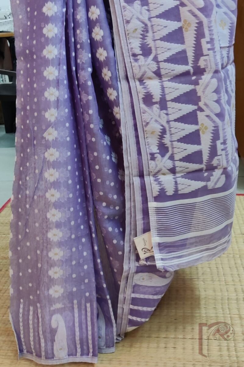 Jamdani Joy – Light Purple Lightweight Jamdani Saree with White Polki Dots, Floral Body, and Gold Leaf Pallu - Image 4