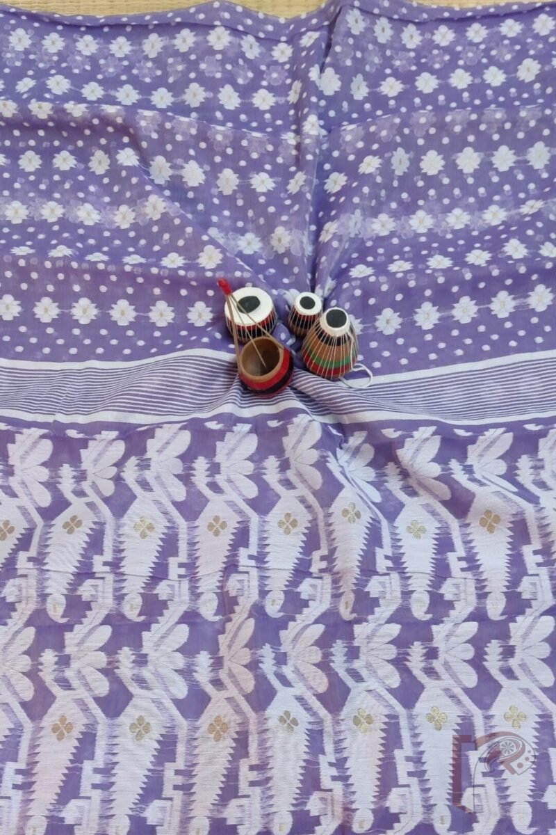 Jamdani Joy – Light Purple Lightweight Jamdani Saree with White Polki Dots, Floral Body, and Gold Leaf Pallu - Image 5