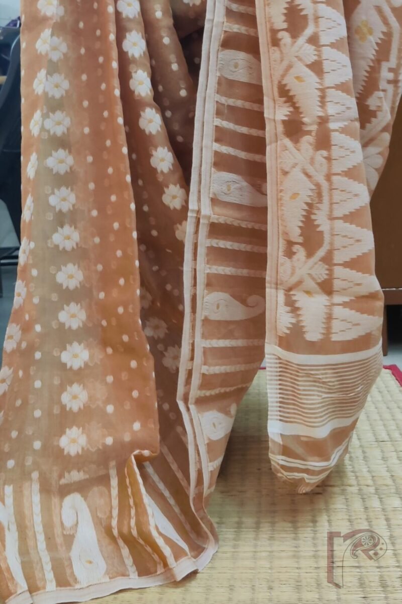 Jamdani Joy – Light Brown Lightweight Jamdani Saree with Off-White Polki Dots and Gold Leaf Pallu - Image 4