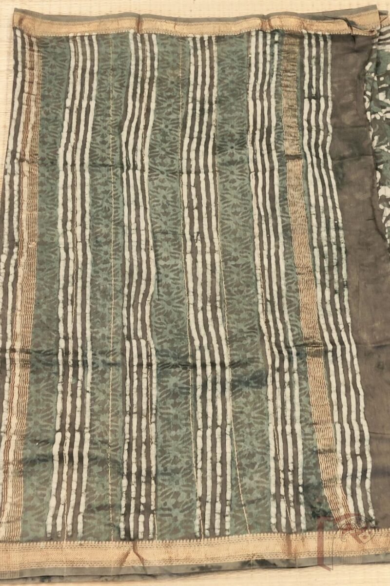 Chanderi Charisma – Sage Green and Dark Green Chanderi Silk Saree with Bold Floral Motifs and Gold-Striped Pallu - Image 5