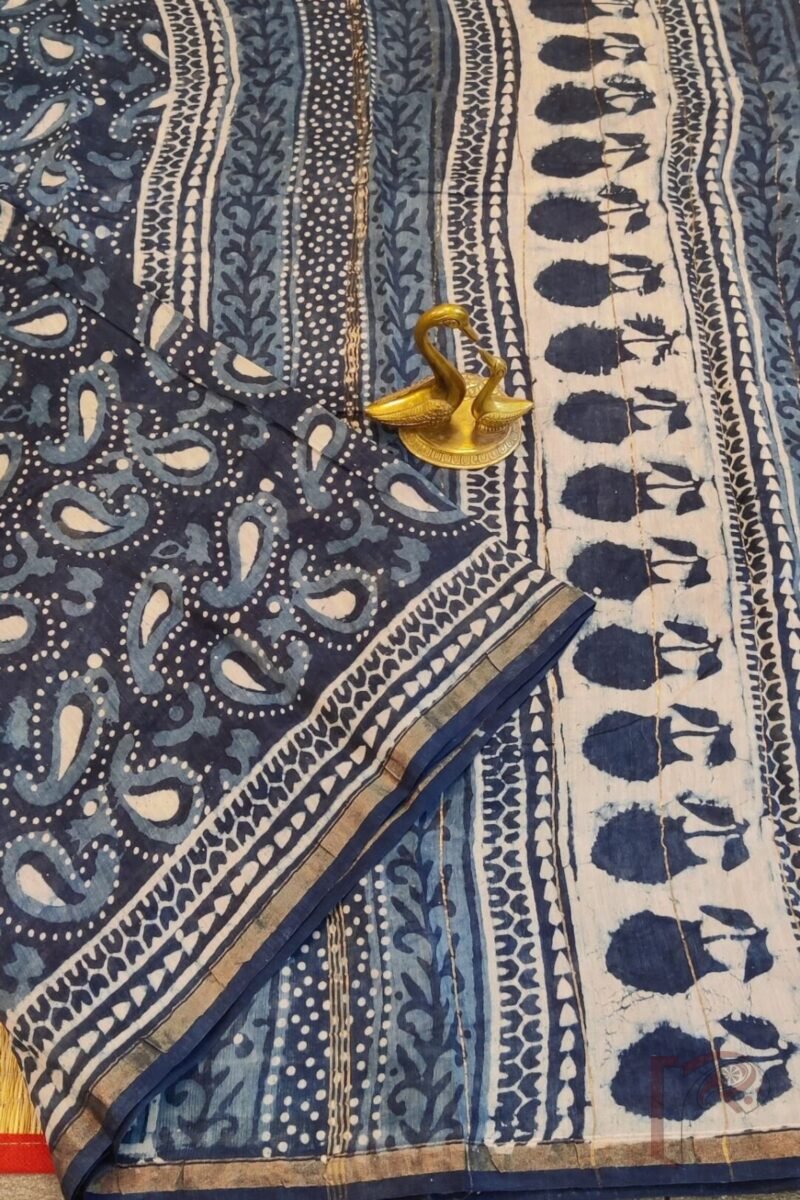Chanderi Charisma – Indigo Chanderi Silk Saree with White and Blue Mango Motifs, Floral Pallu, and Circular Leaf Print Blouse - Image 3