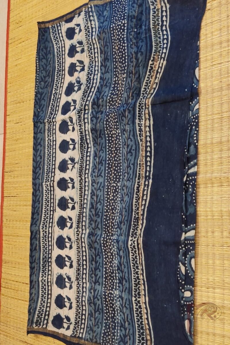 Chanderi Charisma – Indigo Chanderi Silk Saree with White and Blue Mango Motifs, Floral Pallu, and Circular Leaf Print Blouse - Image 5