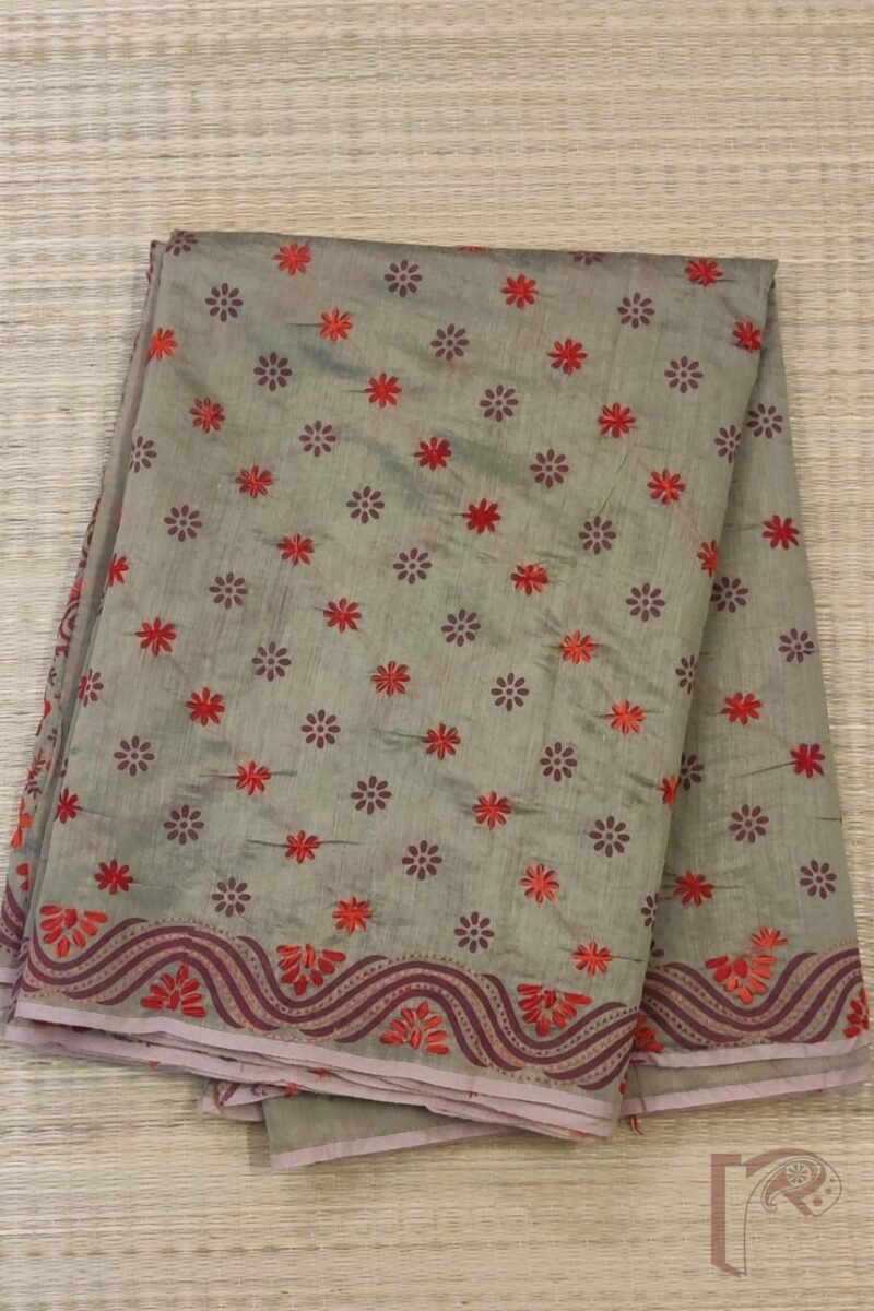 Chanderi Charisma – Snuff Grey Chanderi Silk Saree with Red and Orange Floral Embroidery on Diagonal Motifs - Image 3