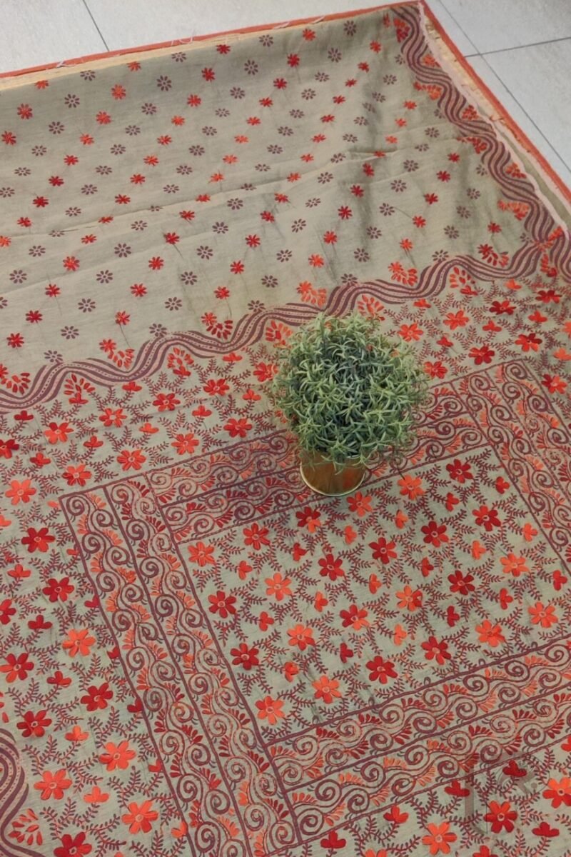 Chanderi Charisma – Snuff Grey Chanderi Silk Saree with Red and Orange Floral Embroidery on Diagonal Motifs - Image 4