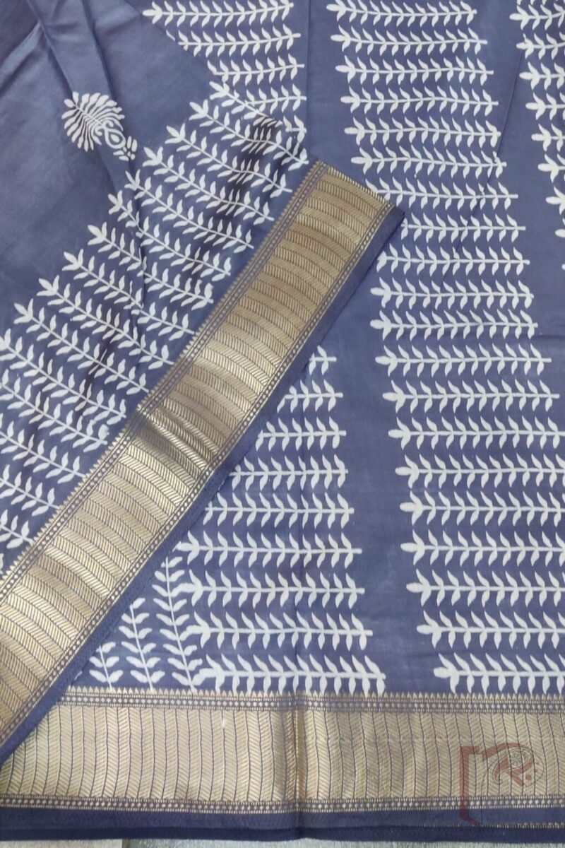 Ketia Kriti – Greyish Blue Ketia Silk Saree with Flower Pot and Leaf Creeper Prints - Image 3