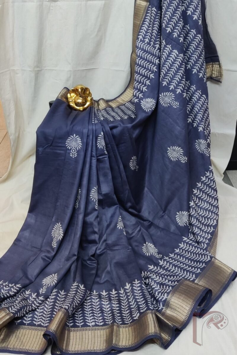 Ketia Kriti – Greyish Blue Ketia Silk Saree with Flower Pot and Leaf Creeper Prints - Image 4