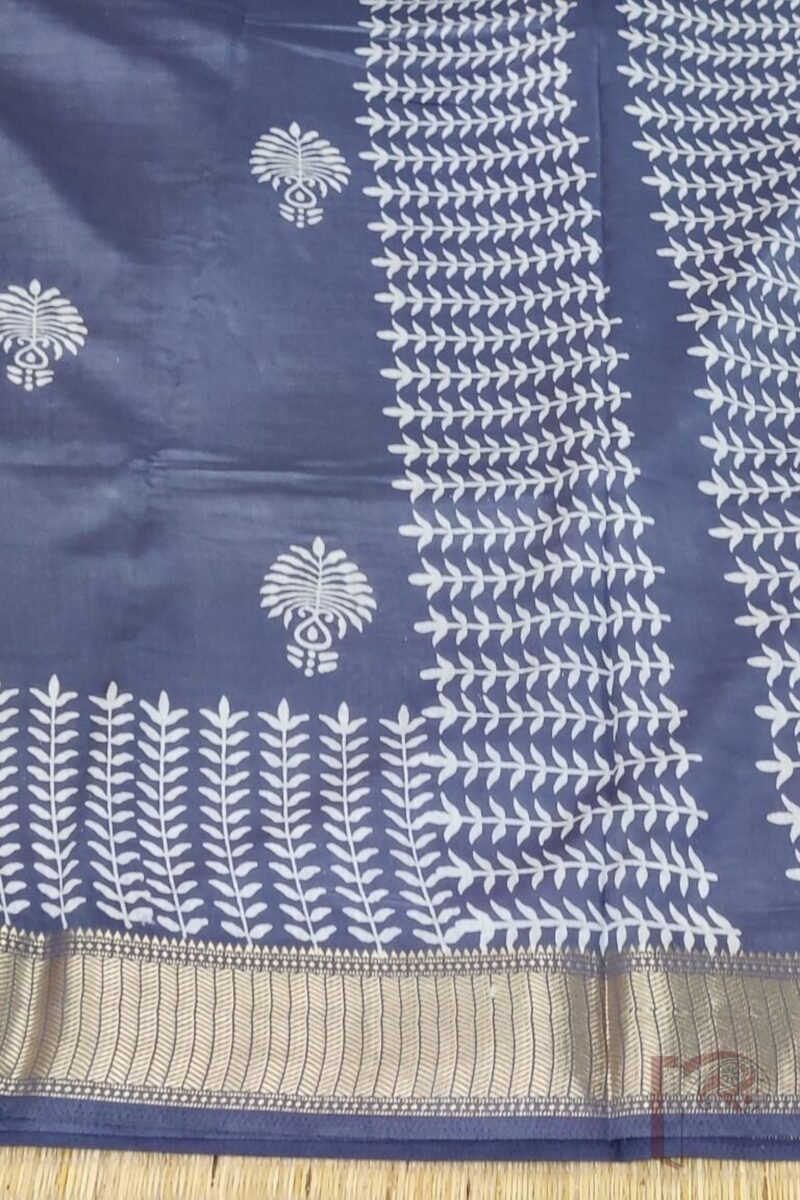Ketia Kriti – Greyish Blue Ketia Silk Saree with Flower Pot and Leaf Creeper Prints - Image 6