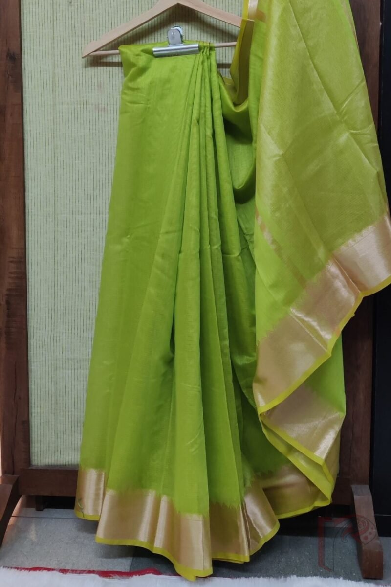 Mangalgiri Moods – Plain Light Leaf Green Cotton Silk Mangalgiri Saree with Temple Border and Striped Pallu - Image 2