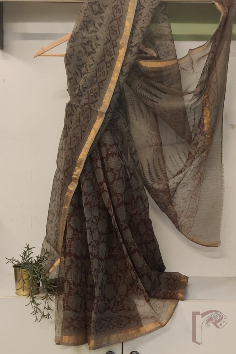 Kota Katha – Grey Kota Cotton Saree with Black and Maroon Starflower Motifs and Maroon Floral Print Kota Blouse - Image 4