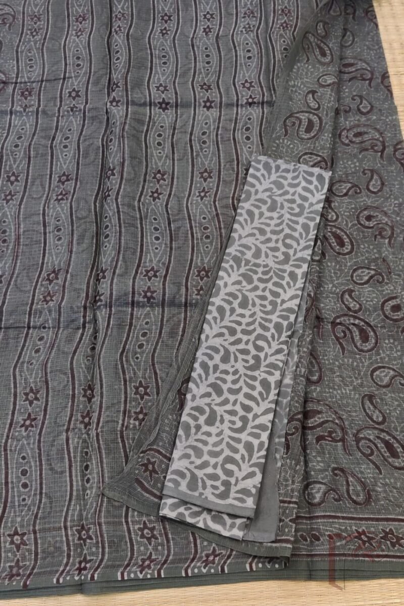 Kota Katha – Grey Kota Cotton Saree with Maroon Kairi Motifs and Offwhite Stem Print and Grey Blouse - Image 2