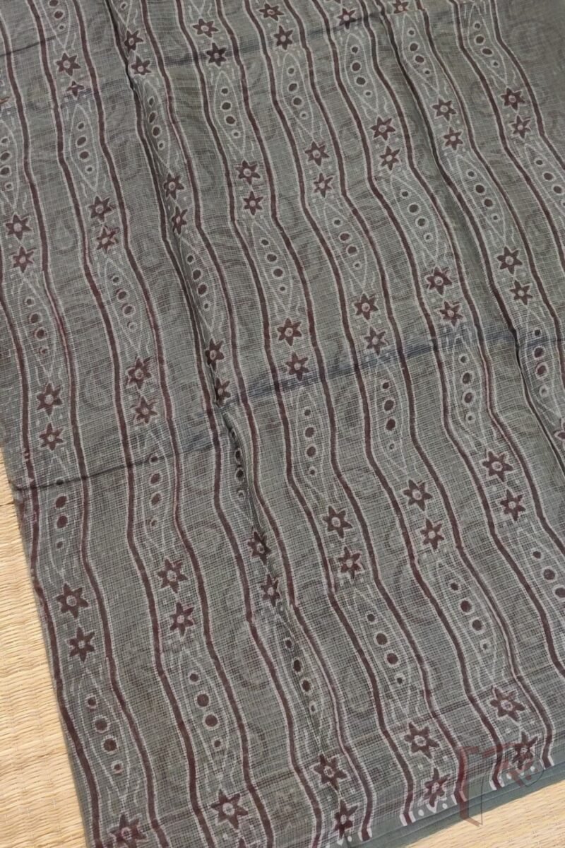 Kota Katha – Grey Kota Cotton Saree with Maroon Kairi Motifs and Offwhite Stem Print and Grey Blouse - Image 3