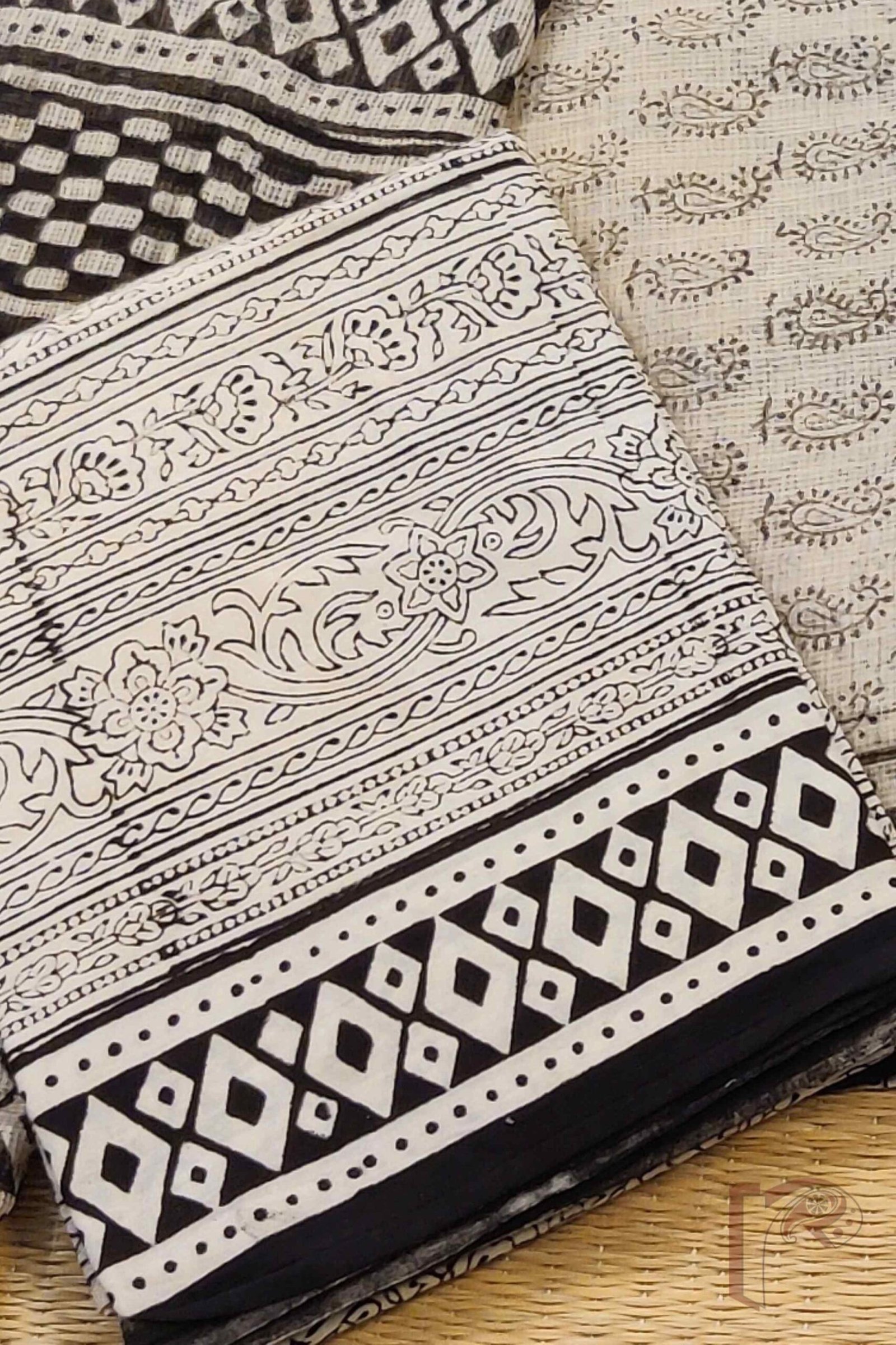 Suit stories – Cream Mango Motif & Diamond Border Kota Suit Set - Image 3