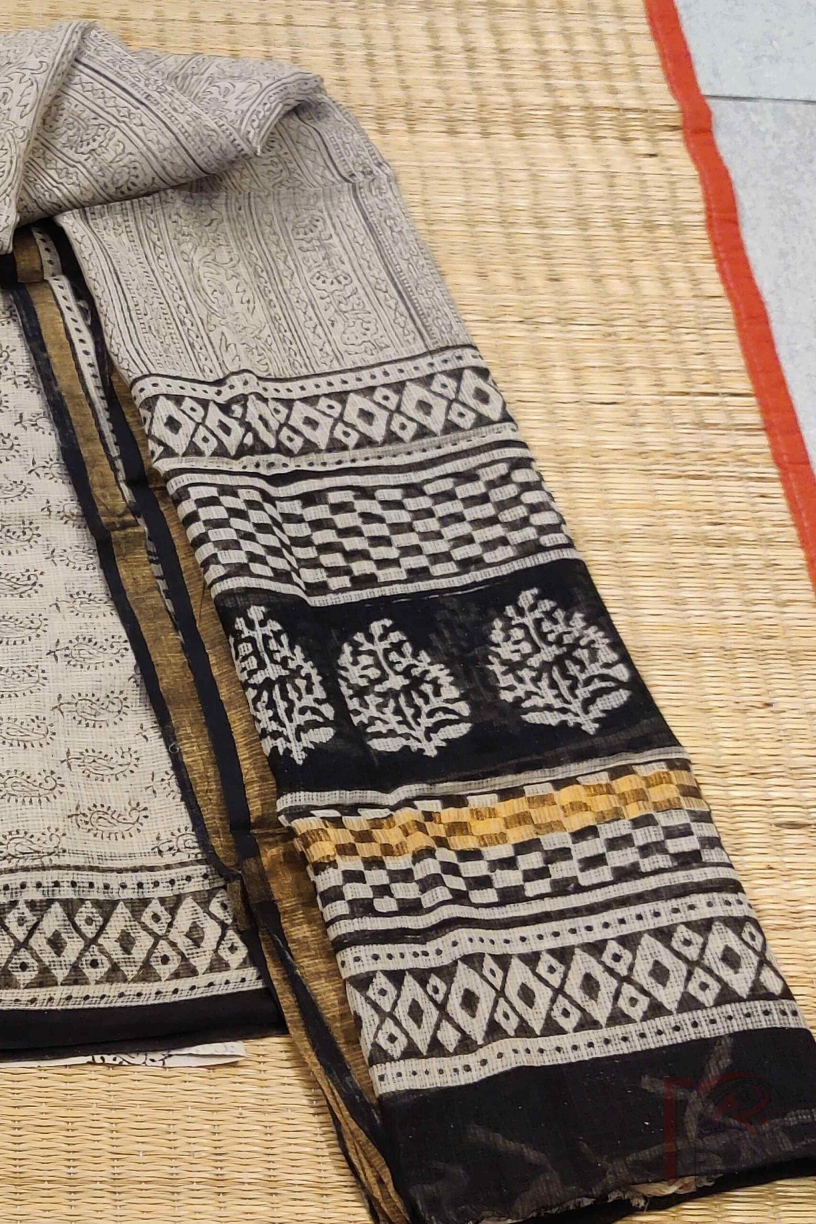 Suit stories – Cream Mango Motif & Diamond Border Kota Suit Set - Image 4