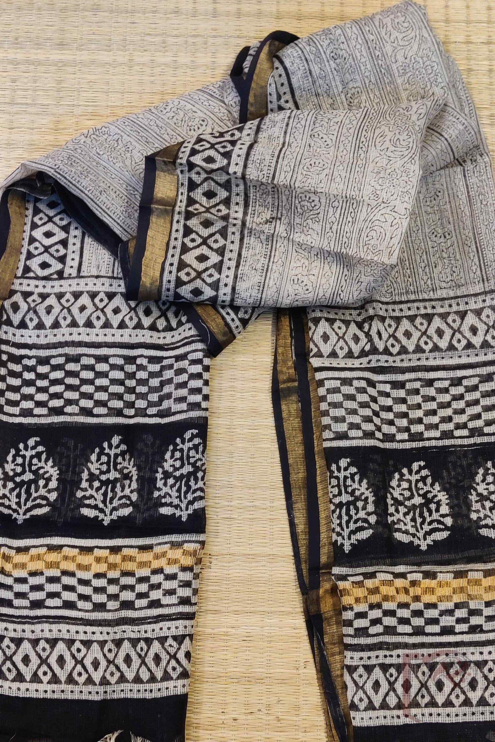 Suit stories – Cream Mango Motif & Diamond Border Kota Suit Set - Image 7