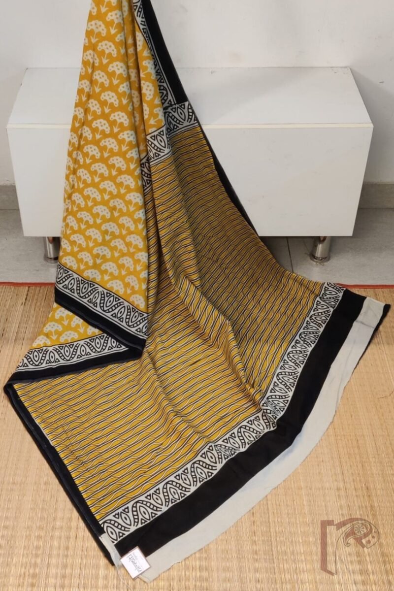 Mulmul Muse – Mango Yellow Mulmul Cotton Saree with Fan Flower Motifs and Wavy Pallu - Image 3