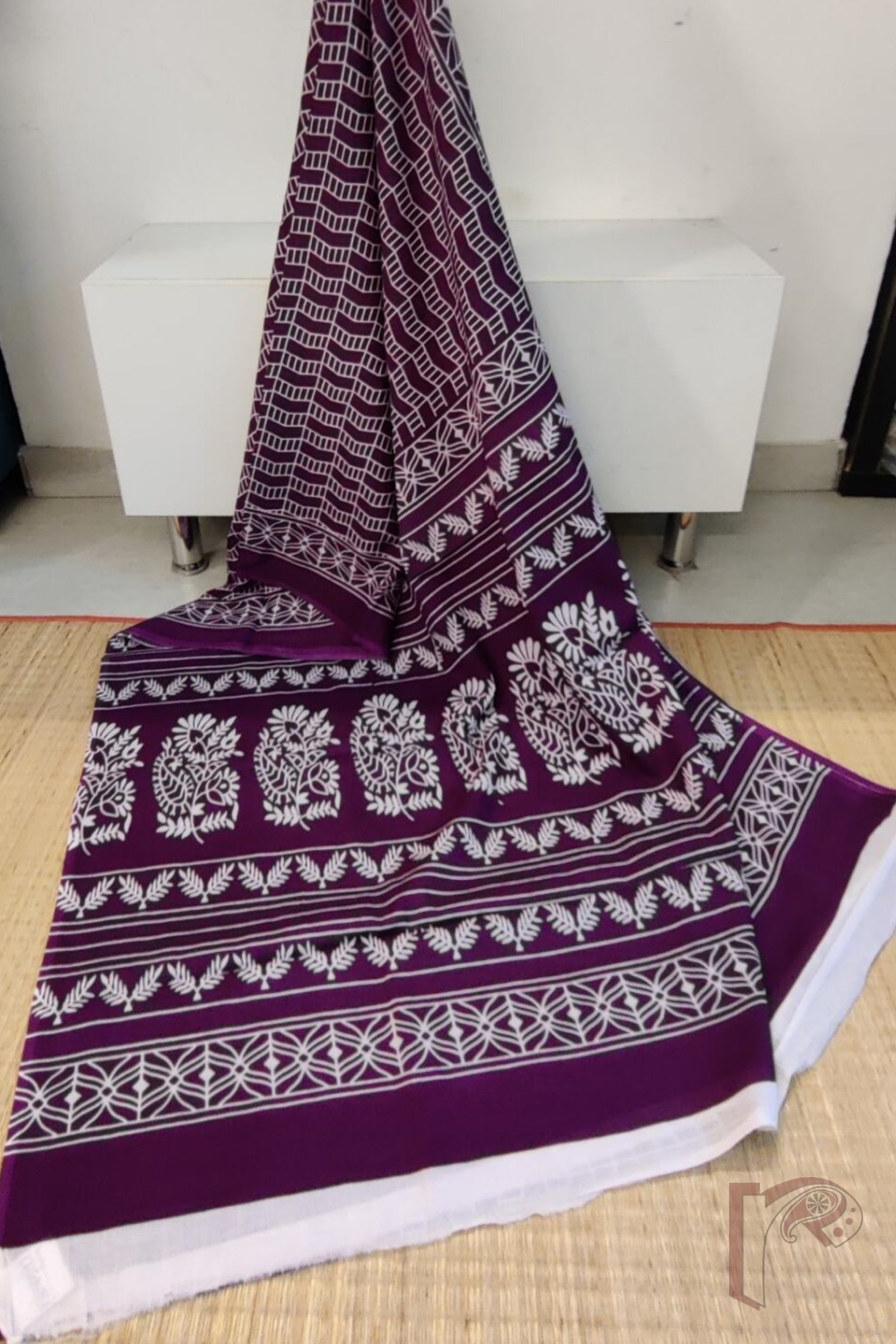 Mulmul Muse – Purple Mulmul Cotton Saree with Abstract White Line Print and Twin Leaf Pallu - Image 4