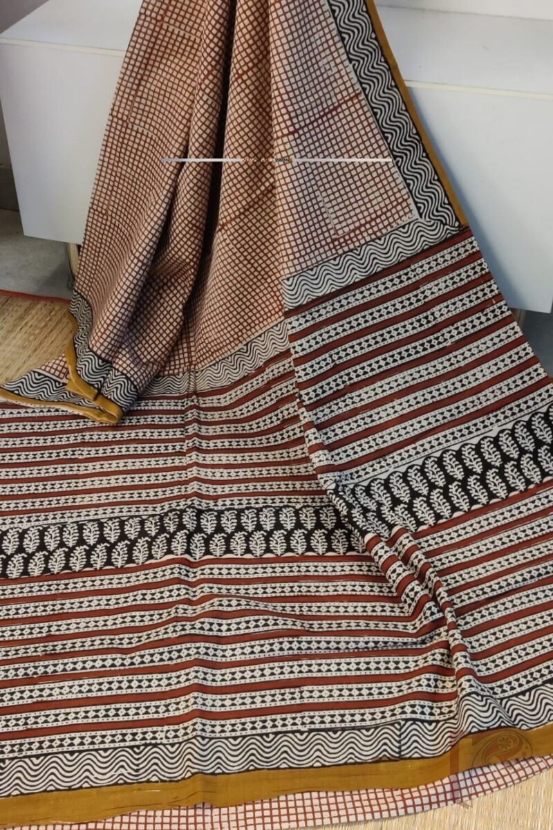 Mulmul Muse – Cream Mulmul Cotton Saree with Maroon Check Print, Black Wavy Border, and Geometric Pallu - Image 3
