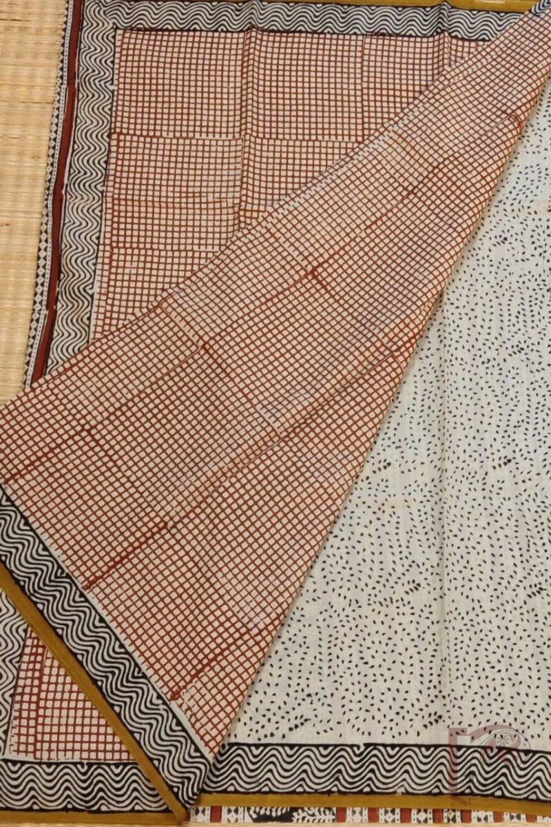 Mulmul Muse – Cream Mulmul Cotton Saree with Maroon Check Print, Black Wavy Border, and Geometric Pallu - Image 4