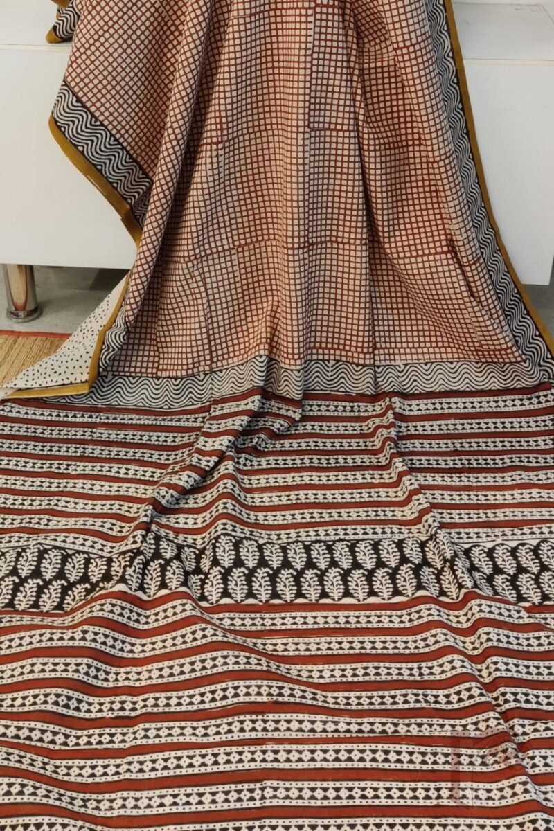 Mulmul Muse – Cream Mulmul Cotton Saree with Maroon Check Print, Black Wavy Border, and Geometric Pallu - Image 6