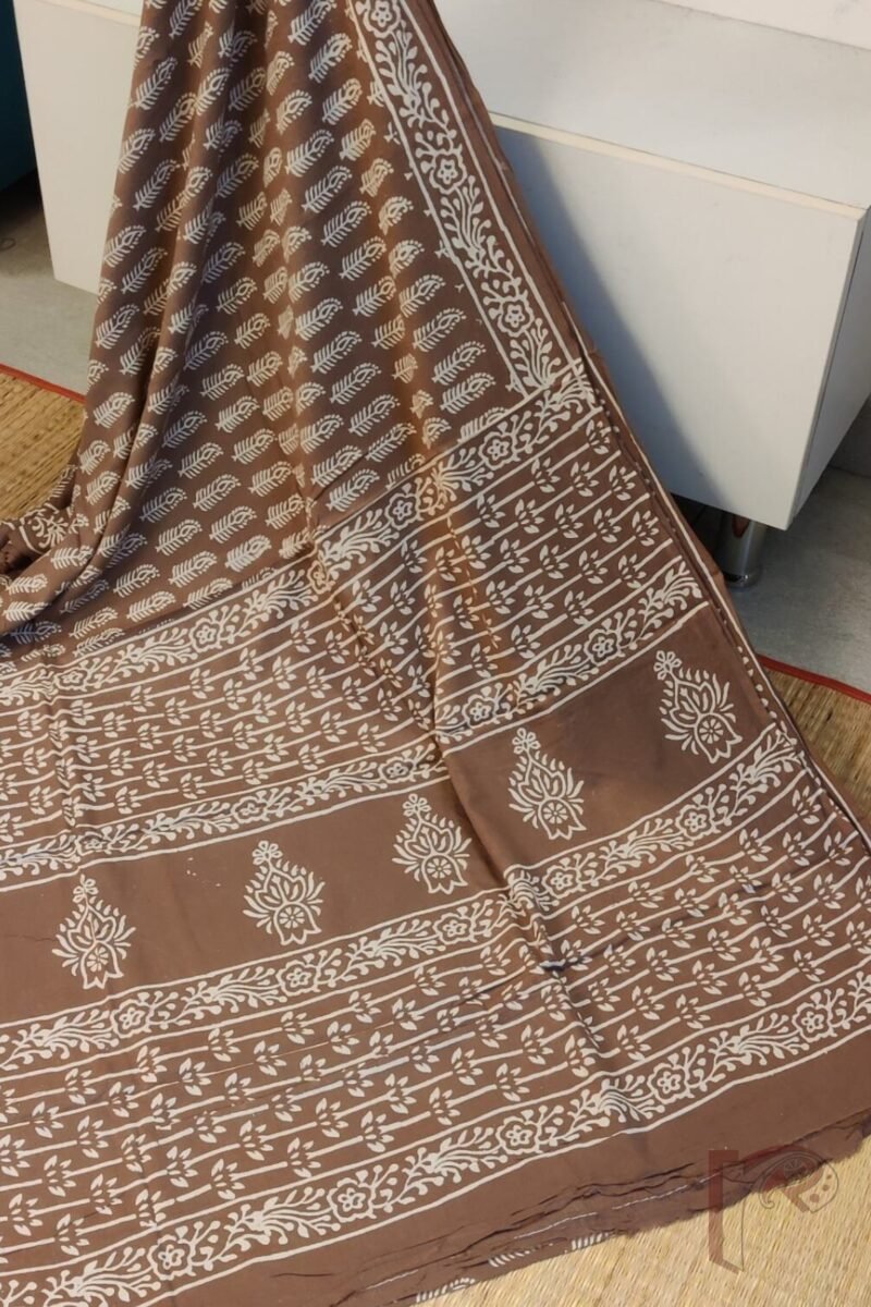 Mulmul Muse – Brown Mulmul Cotton Saree with Cream Traditional Motifs, Subtle Border, and Contrasting Pallu Design - Image 3