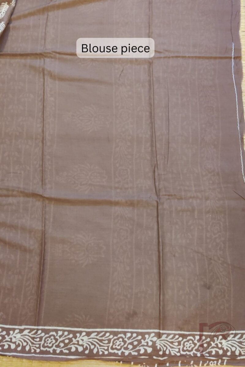 Mulmul Muse – Brown Mulmul Cotton Saree with Cream Traditional Motifs, Subtle Border, and Contrasting Pallu Design - Image 7