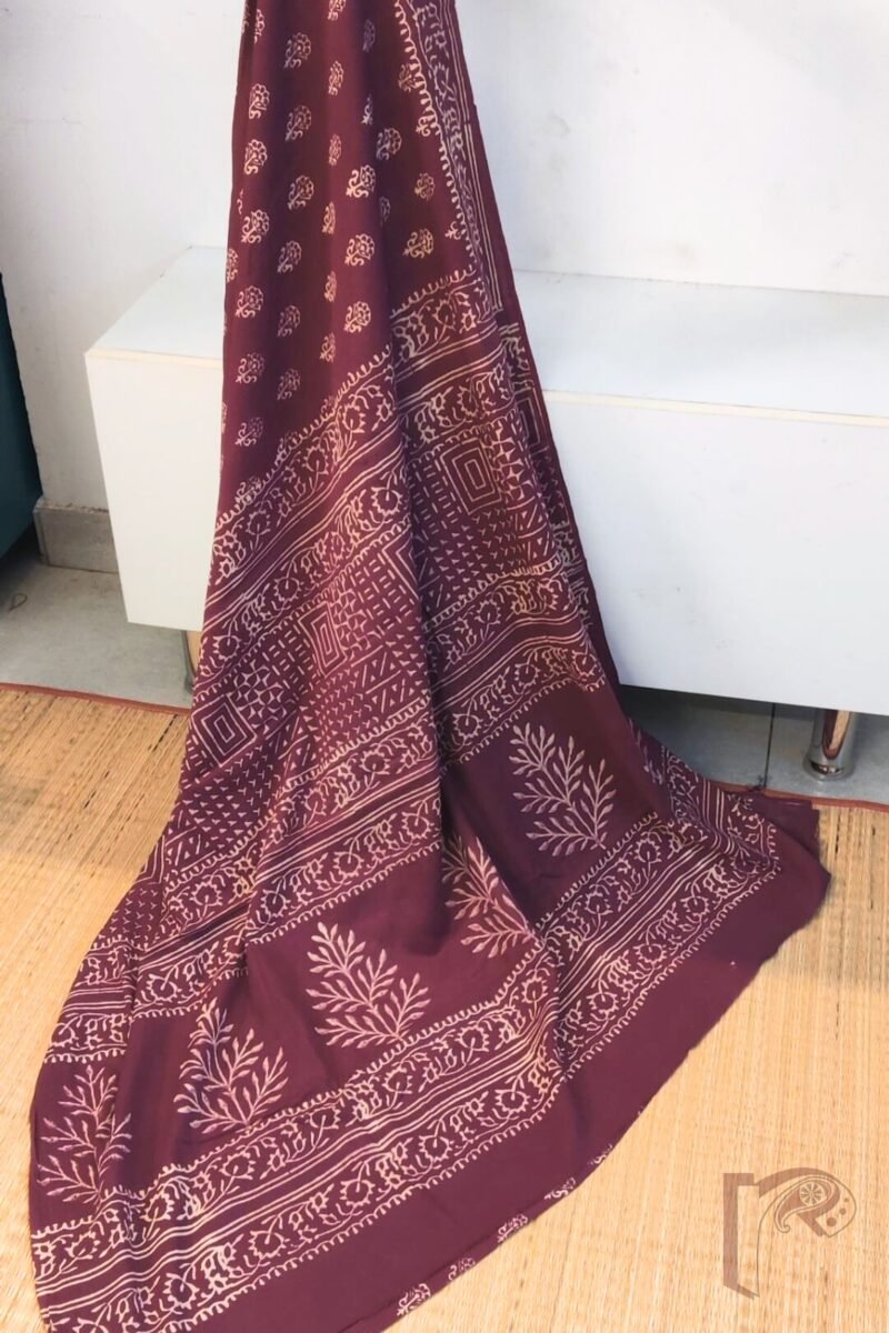 Mulmul Muse – Wine Mulmul Cotton Saree with Cream Traditional Floral Motifs, Bold Border, and Contrasting Pallu - Image 3