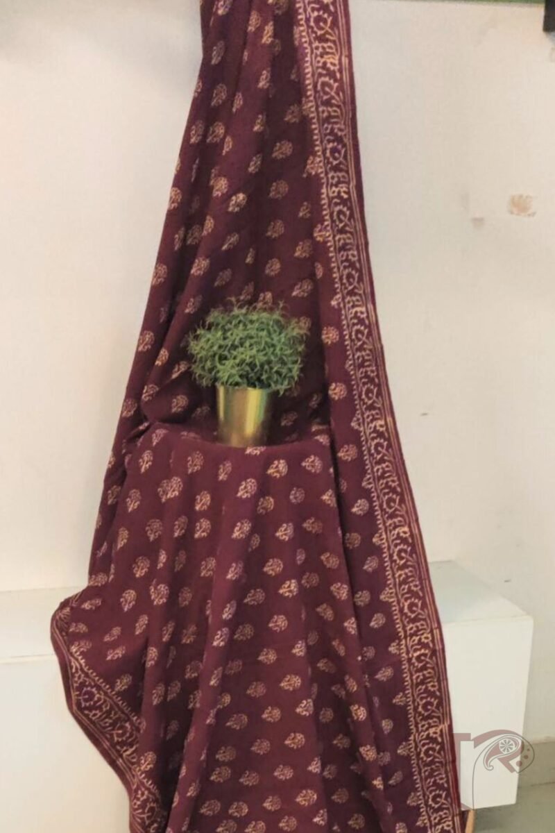 Mulmul Muse – Wine Mulmul Cotton Saree with Cream Traditional Floral Motifs, Bold Border, and Contrasting Pallu - Image 5