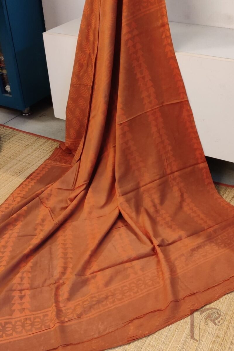 Mulmul Muse – Fudge Brown Mulmul Cotton Saree with Orange Ajrakh Leaf & Geometric Triangle Block Prints - Image 3