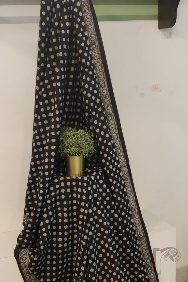 Mulmul Muse – Black Mulmul Cotton Saree with Grey Polka Dots and Kalamkari-Inspired Detailing - Image 5