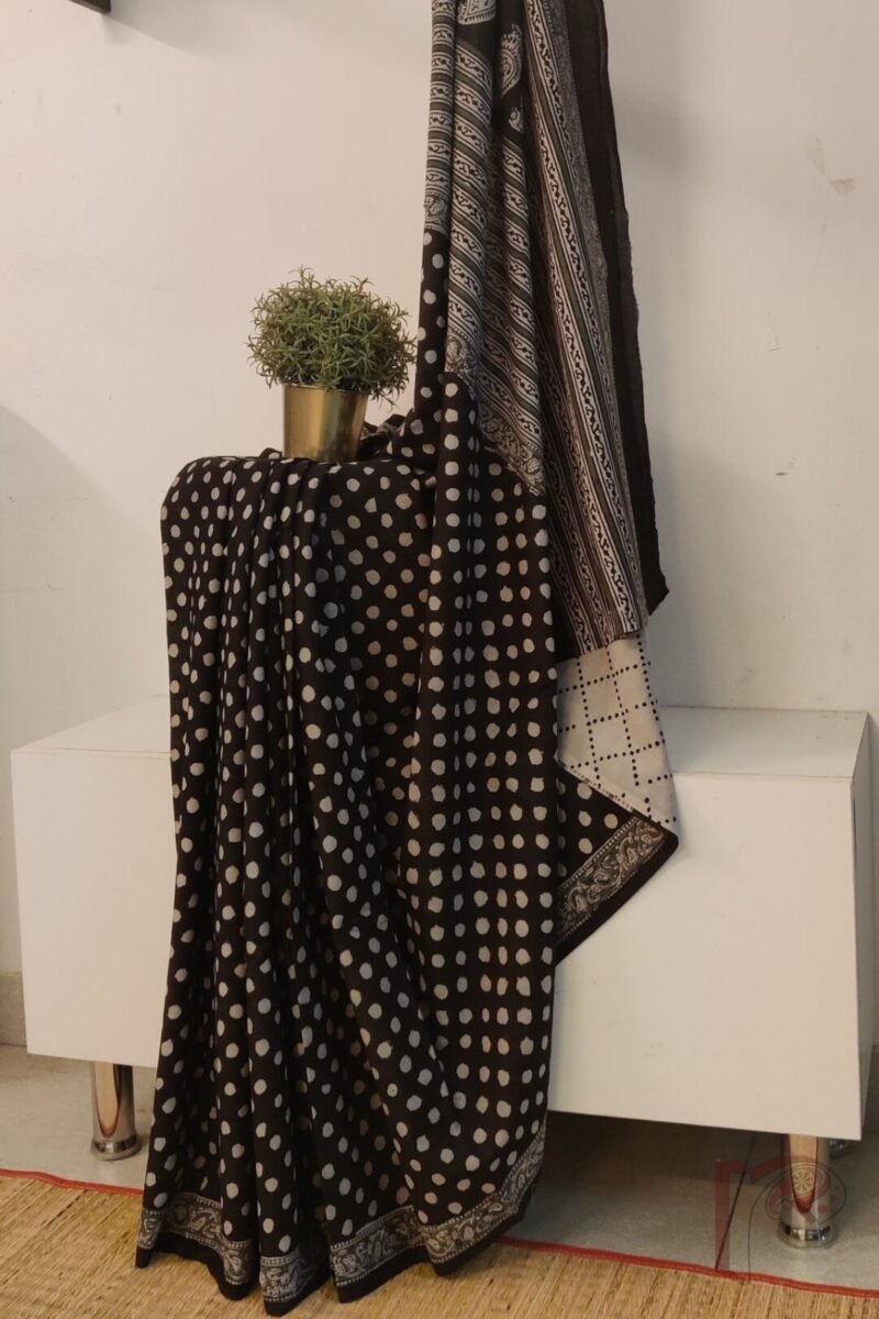 Mulmul Muse – Black Mulmul Cotton Saree with Grey Polka Dots and Kalamkari-Inspired Detailing