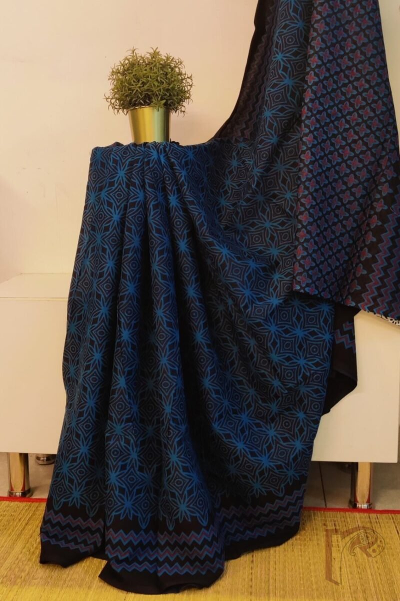 Mulmul Muse – Navy Blue Mulmul Cotton Saree with Jal Print and Zigzag Border