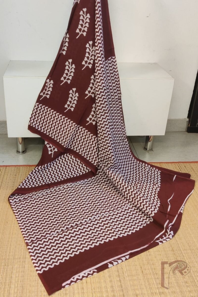 Mulmul Muse – Maroon Mulmul Cotton Saree with Heart Leaf Block Print & Wave Line Border - Image 3