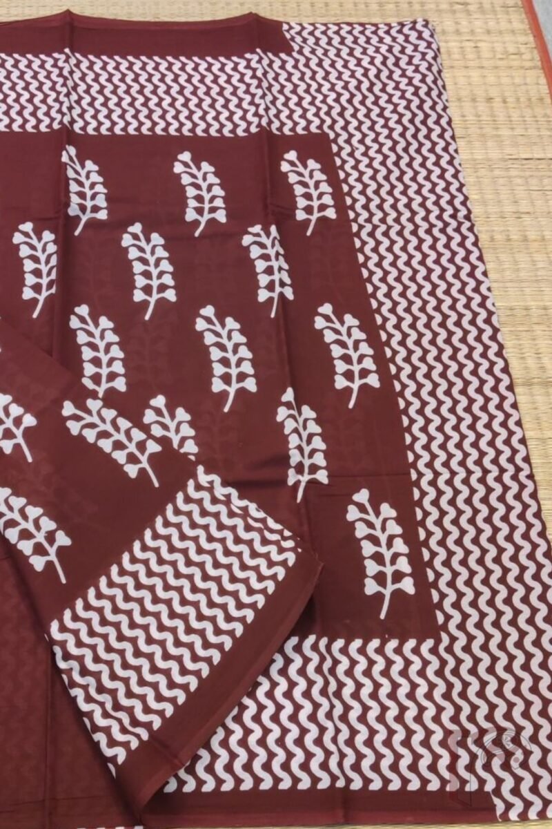 Mulmul Muse – Maroon Mulmul Cotton Saree with Heart Leaf Block Print & Wave Line Border - Image 4