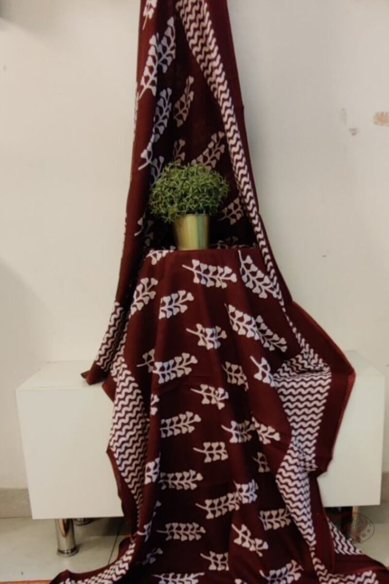 Mulmul Muse – Maroon Mulmul Cotton Saree with Heart Leaf Block Print & Wave Line Border - Image 5