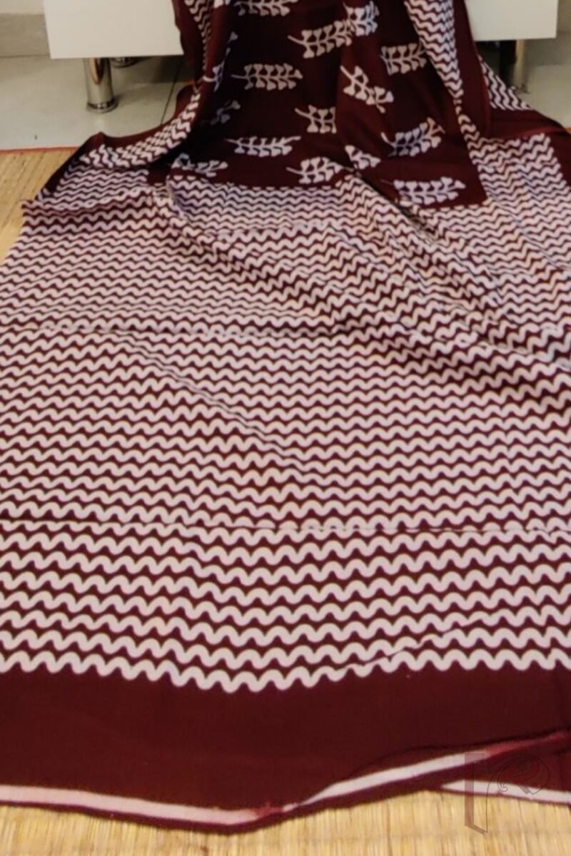 Mulmul Muse – Maroon Mulmul Cotton Saree with Heart Leaf Block Print & Wave Line Border - Image 6