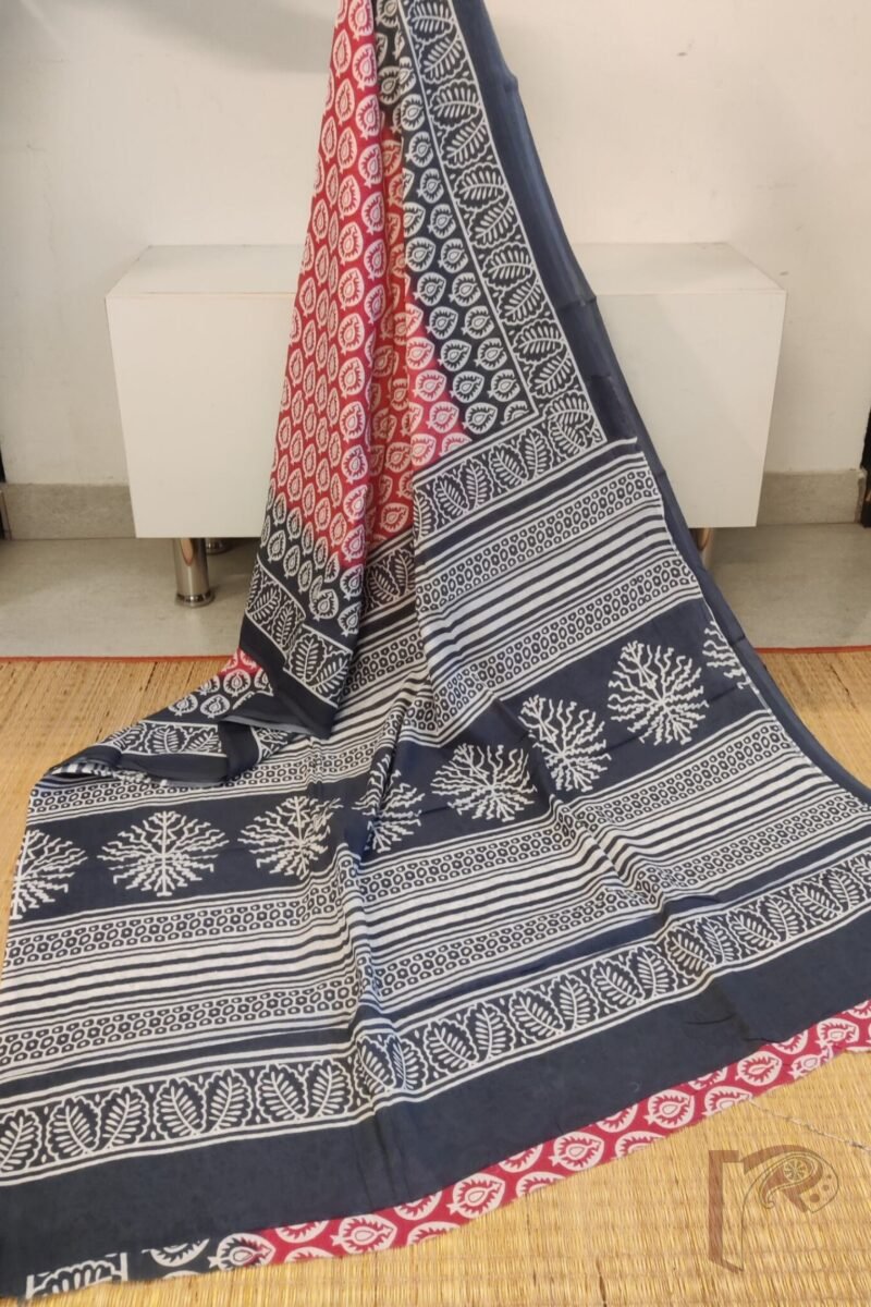 Mulmul Muse – Pink & Grey Mulmul Cotton Saree with Spade Leaf Motifs and Wavy Border - Image 3