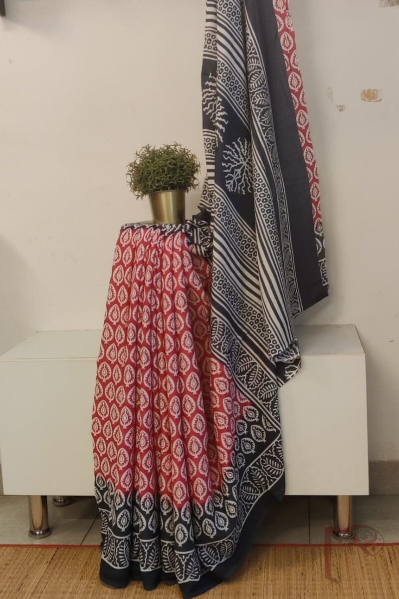 Mulmul Muse – Pink & Grey Mulmul Cotton Saree with Spade Leaf Motifs and Wavy Border