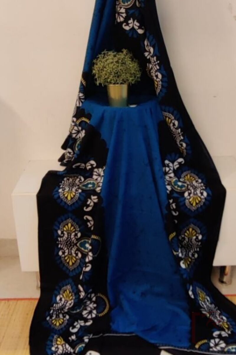 Mulmul Muse – Navy Blue and Ink Blue Mul Cotton Saree with White Dance Motif and Batik Style Dashes - Image 6