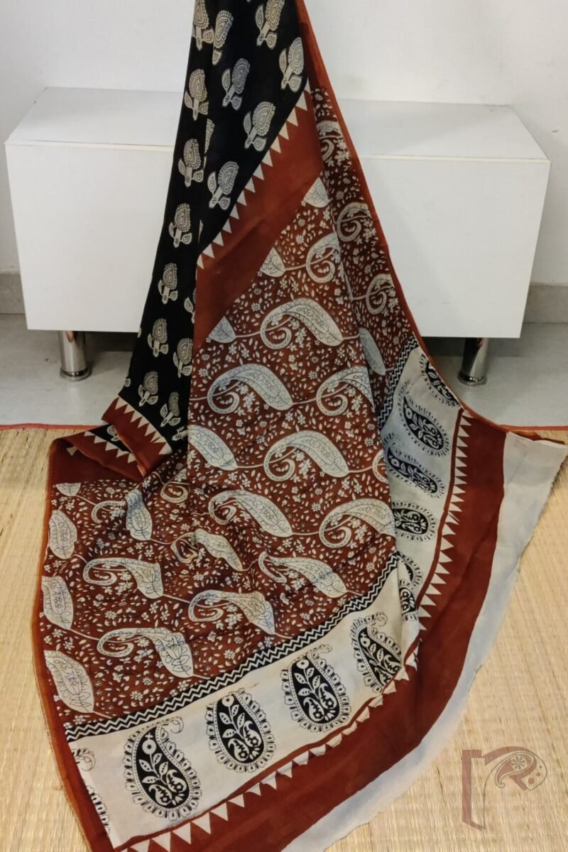 Mulmul Muse – Black Soft Cotton Saree with Cream Mango Floral Motifs and Rust Temple Borders - Image 3
