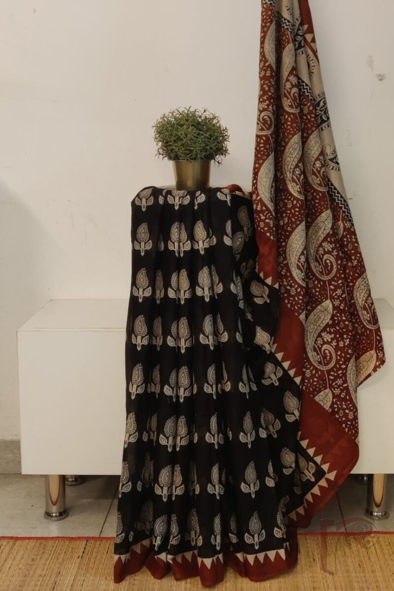 Mulmul Muse – Black Soft Cotton Saree with Cream Mango Floral Motifs and Rust Temple Borders