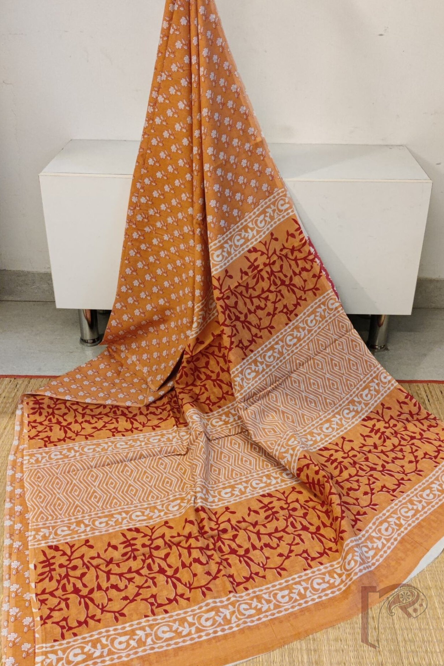 Mulmul Muse – Peach Orange Cotton Mul Saree with White Floral Stem Motifs and Maroon Pallu - Image 3