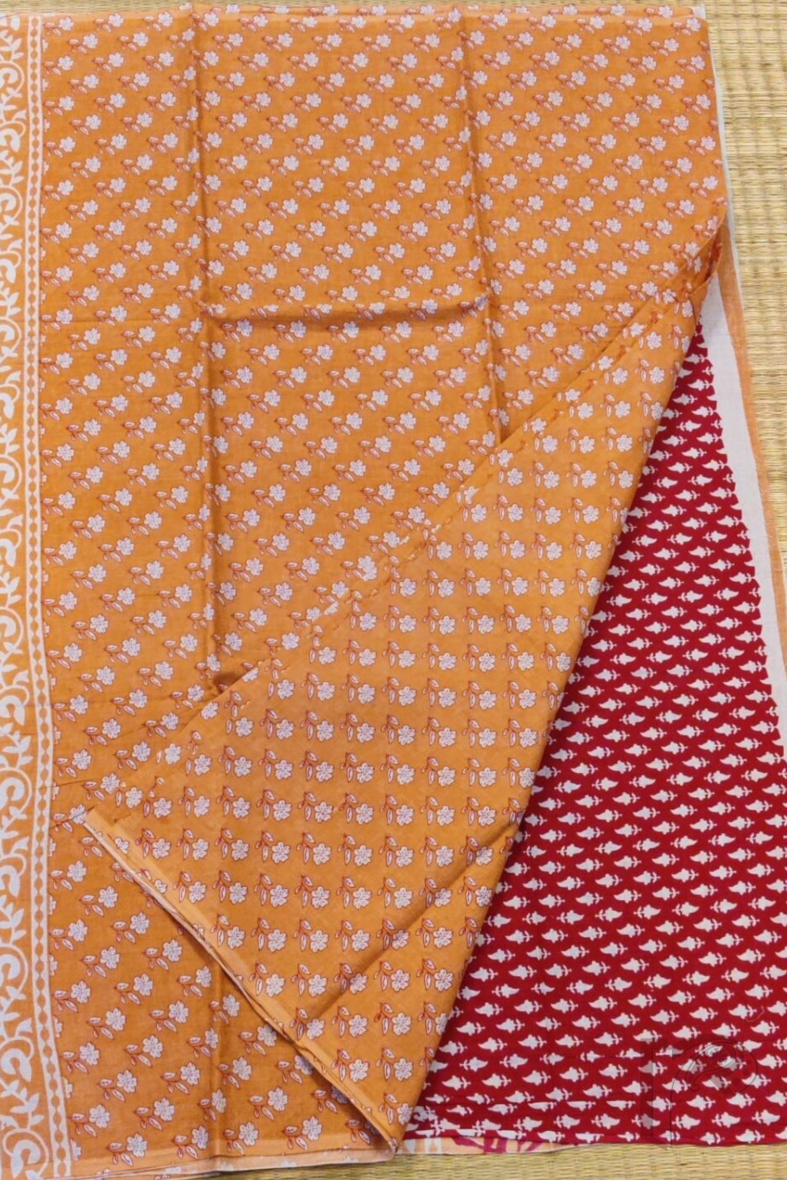Mulmul Muse – Peach Orange Cotton Mul Saree with White Floral Stem Motifs and Maroon Pallu - Image 4