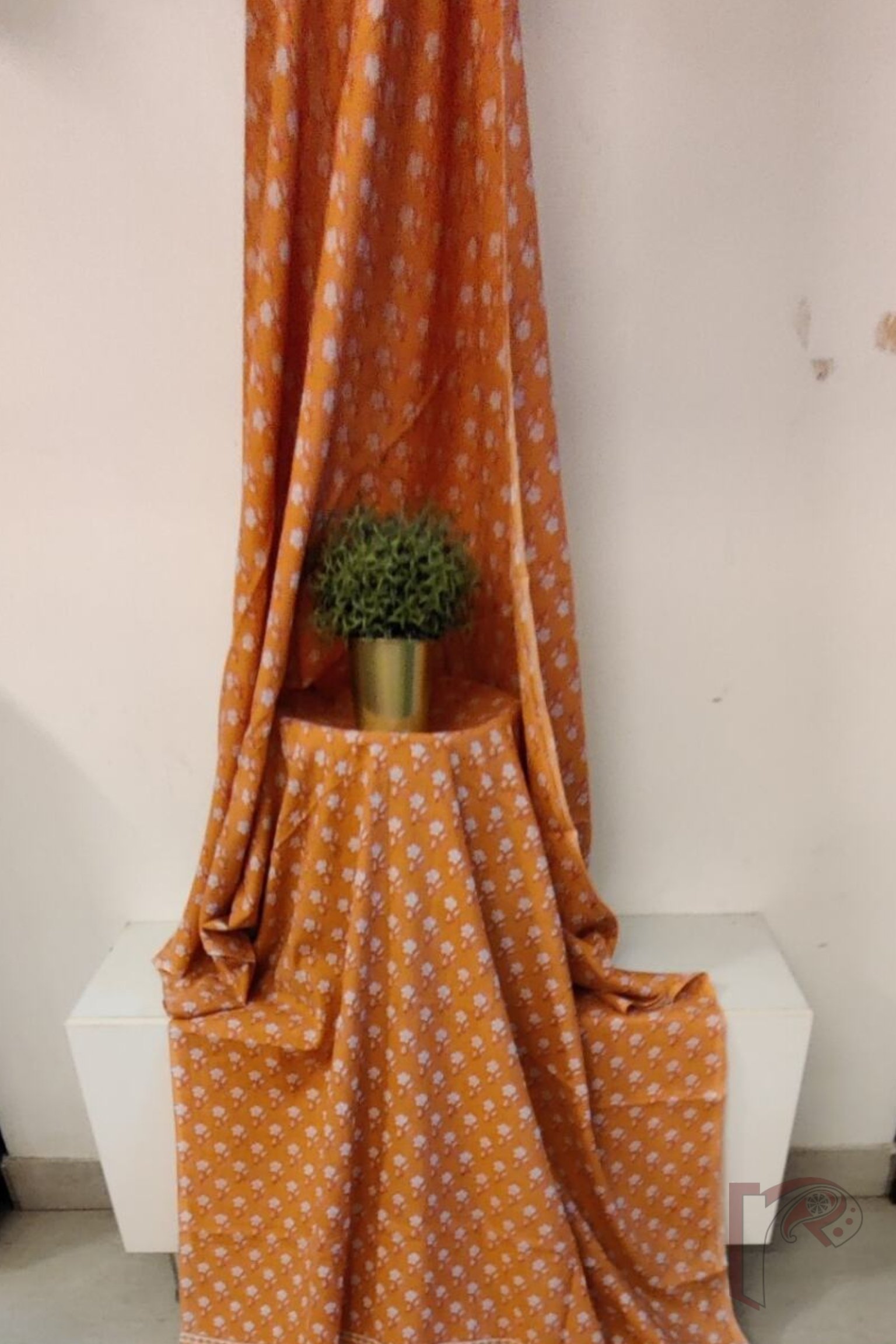 Mulmul Muse – Peach Orange Cotton Mul Saree with White Floral Stem Motifs and Maroon Pallu - Image 5