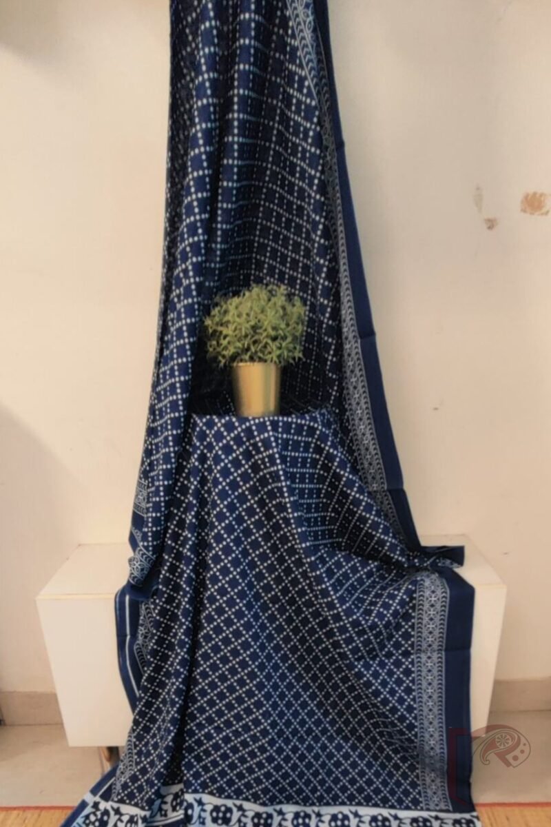 Mulmul Muse – Blue Cotton Mul Saree with Diamond Dot Pattern and Blue-White Floral Pallu - Image 5