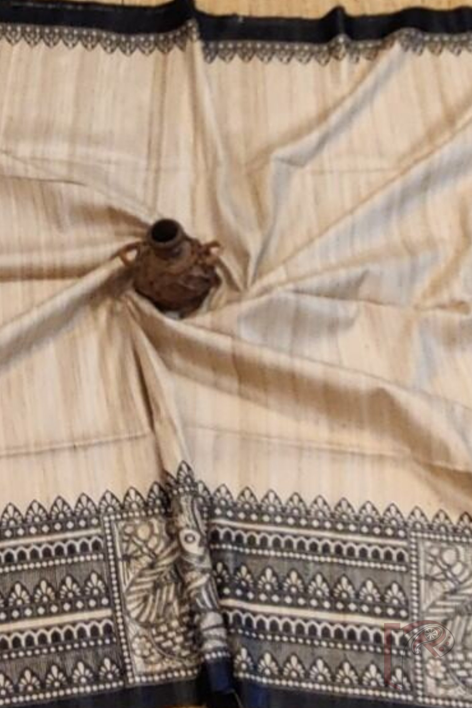 Tussar Tales - Cream Desi Tussar Silk Saree with Black Madhubani Fish and Peacock Print Pallu and Solid Black Blouse - Image 3