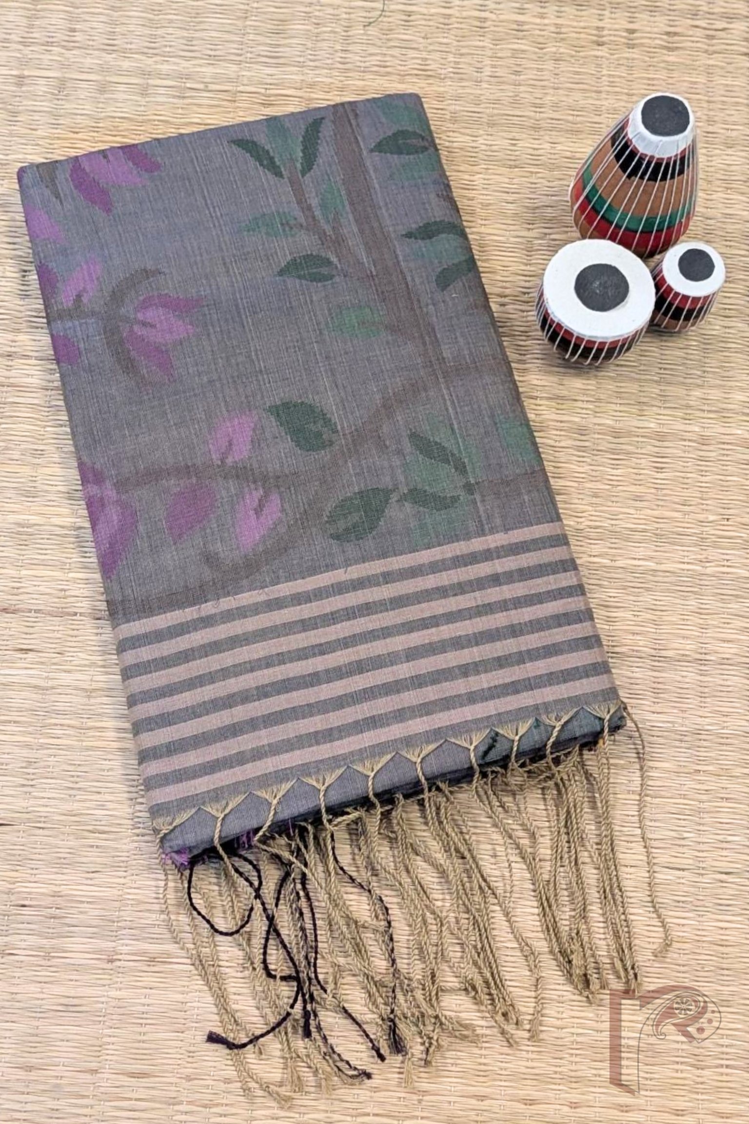 Jamdani Joy – Grey Bengal Cotton Jamdani Saree with Multicolour Floral Stem Motifs and Black Border - Image 2