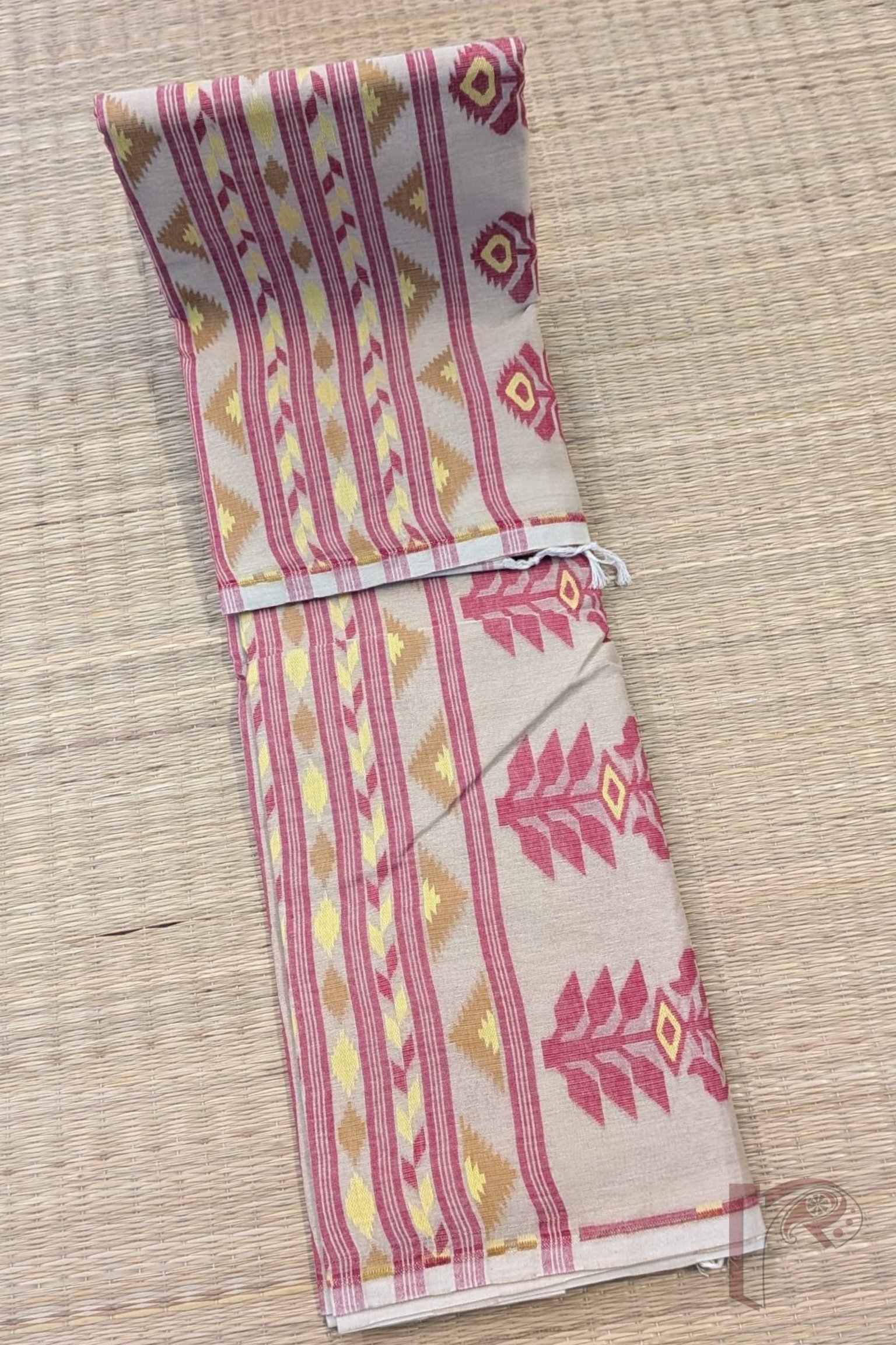 Jamdani Joy – Cream Bengal Cotton Jamdani Saree with Dual-Tone Leaf Stem Border - Image 5